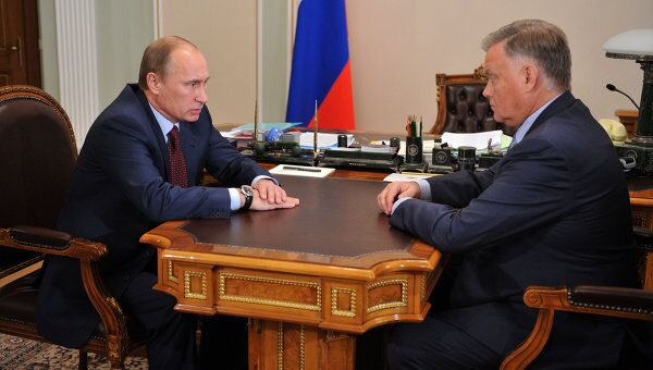 Премьер-министр РФ В.Путин провел встречу с главой РЖД В.Якуниным