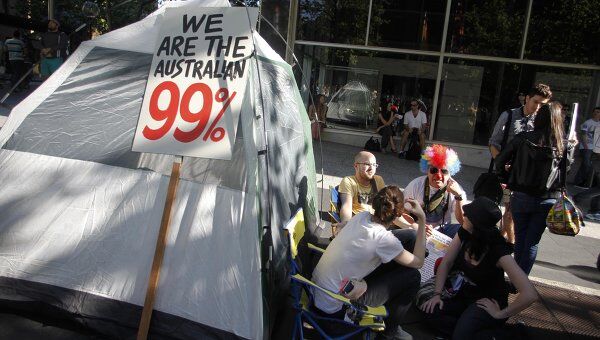 Жители Австралии вышли на улицы в поддержку акций против финансового терроризма