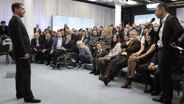 Президент РФ Д.Медведев провел встречу со сторонниками на Красном Октябре