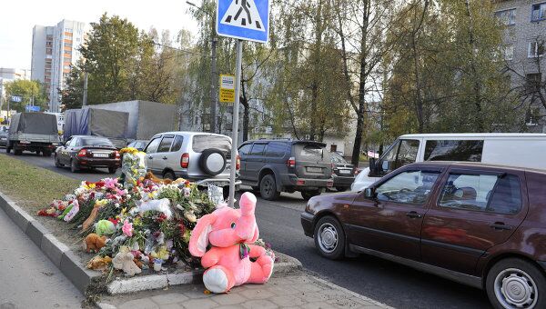 Место ДТП в Брянске, где погибла трехлетняя Соня Сивакова. Архив