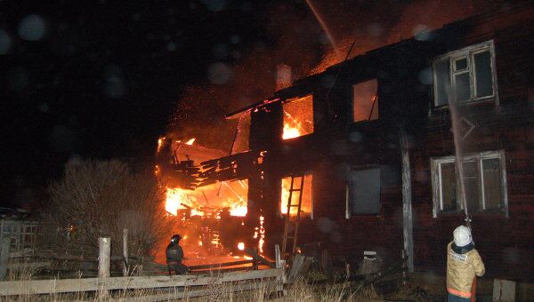 Пожар в деревянном доме сыктывкарского поселка Заречье (Республика Коми)
