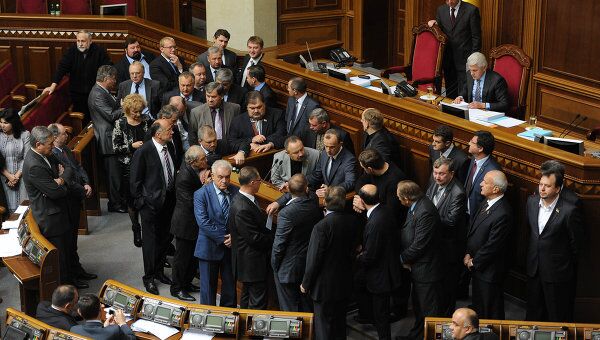 Депутаты от БЮТ блокируют трибуну Верховной Рады Украины