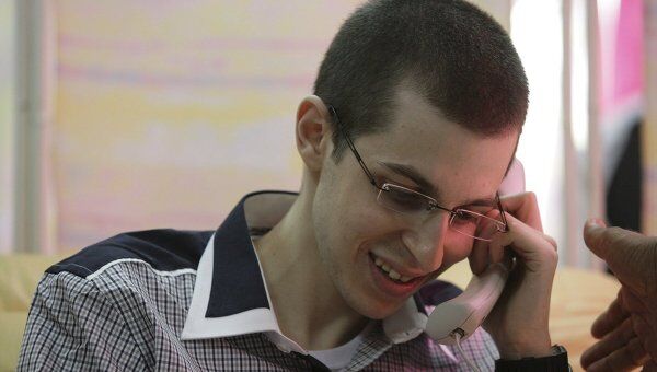 Гилад Шалит впервые после пяти лет плена разговаривает со своей семьей по телефону