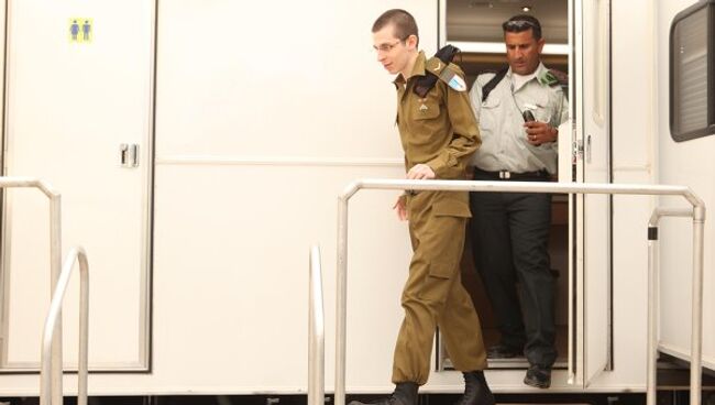 Гилад Шалит в новой военной  форме Армии обороны Израиля