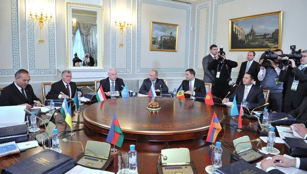 Премьер-министр РФ В.Путин встретился с главами делегаций государств-участников СНГ