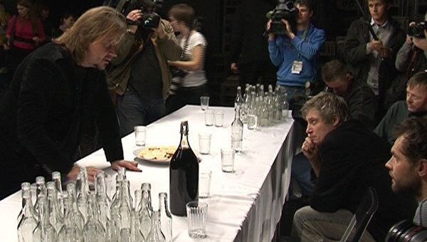 Актеры пьют горькую со зрителями на фестивале NET в Москве