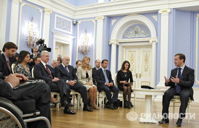 Президент РФ Дмитрий Медведев встретился с представителями Общественного комитета