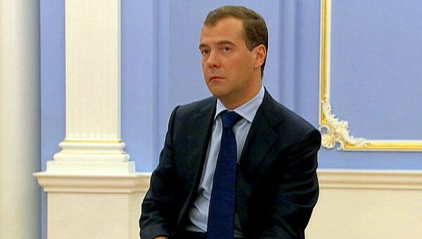 Медведев позвал своих сторонников в большое правительство