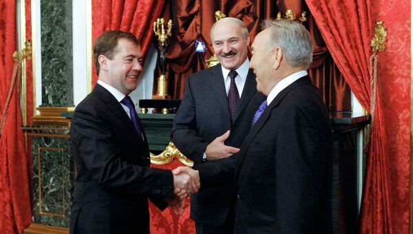 Президент РФ Дмитрий Медведев, президент Белоруссии Александр Лукашенко, президент Казахстана Нурсултан Назарбаев. Архив