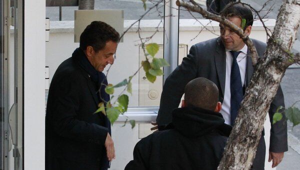 Президент Франции Николя Саркози в четверг навестил в клинике Ля Мюэтт свою супругу и новорожденную дочь