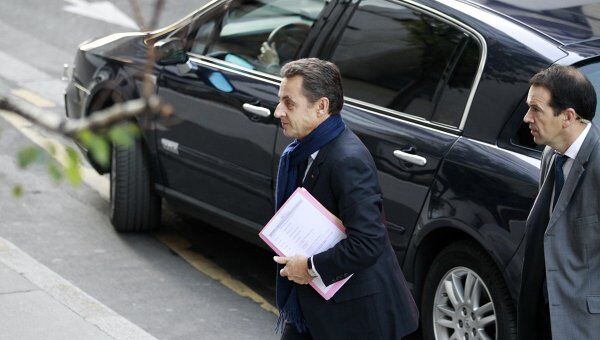 Президент Франции Николя Саркози в четверг навестил в клинике Ля Мюэтт свою супругу и новорожденную дочь