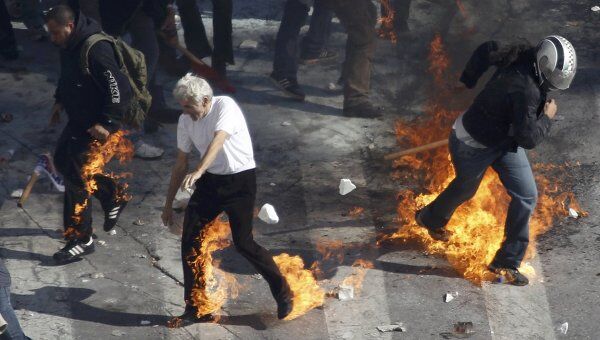Столкновения анархистов и полицейских в центре Афин 