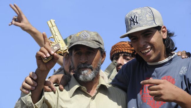 Ливийцы празднуют смерть Каддафи 