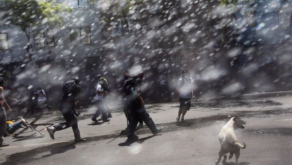 Столкновение чилийских студентов с полицией в Чили
