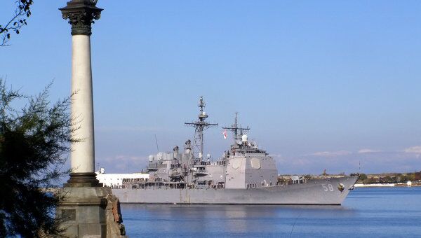 Американский крейсер прибыл в Севастополь с дружеским визитом
