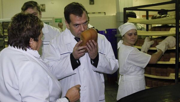 Президент РФ Д.Медведев посетил хлебокомбинат в Твери