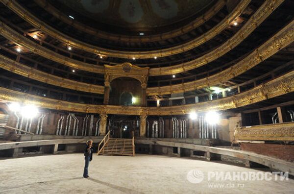 Возобновлены реставрационные работы внутренних помещений Большого театра в Москве