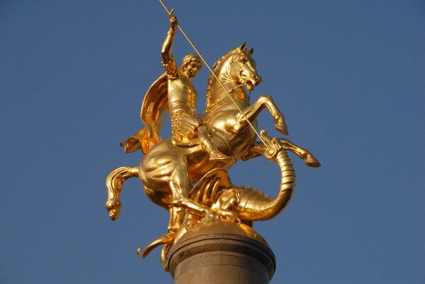 Памятник георгию победоносцу в москве фото