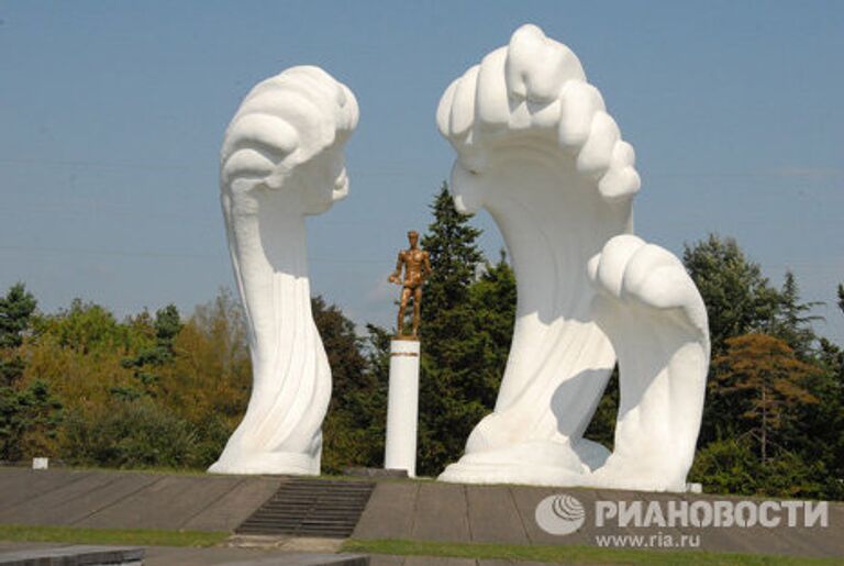 Памятник героям-морякам в городе Поти