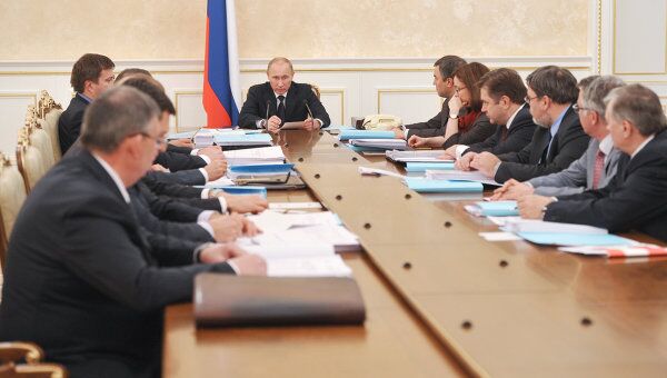 Премьер-министр РФ проводит заседание правительственной комиссии