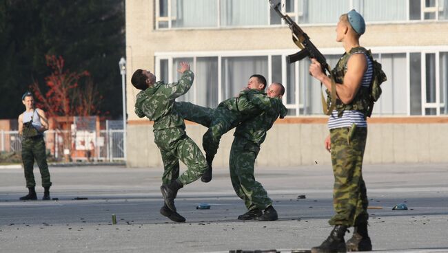 Занятия в Новосибирском высшем военном командном училище