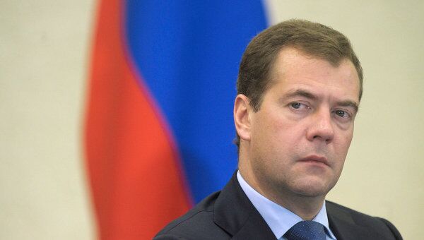 Медведев ужесточил правила получения российского гражданства
