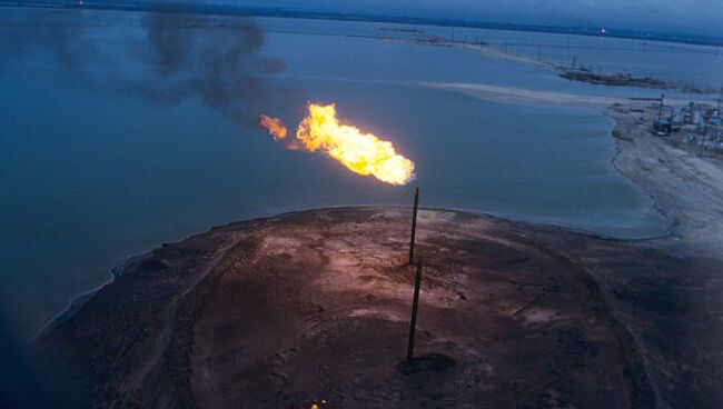 Факелы горящего газа в Ханты-Мансийском АО. Архив