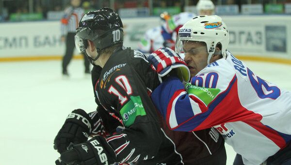 Хоккеисты Авангарда разгромили Металлург в матче КХЛ в Омске
