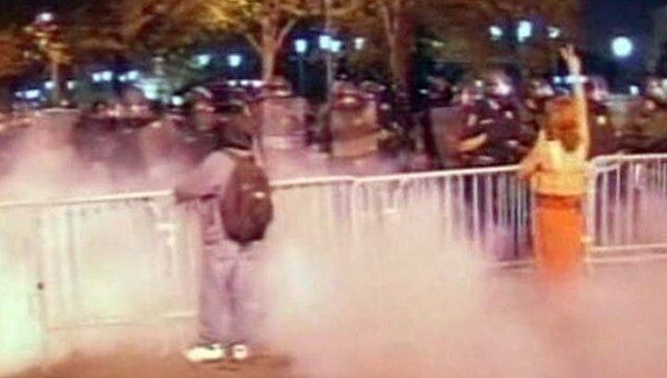 Полиция применила слезоточивый газ для разгона протестующих в Калифорнии