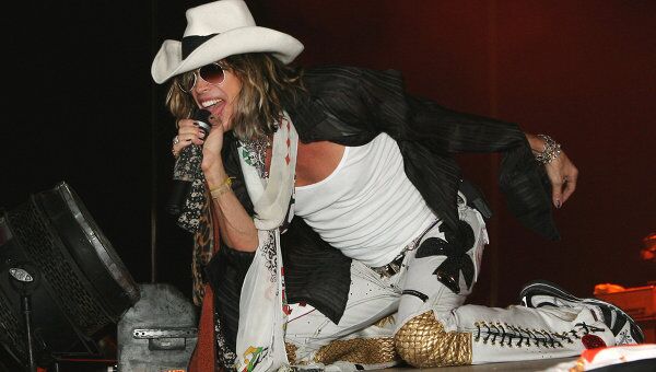 Лидер Aerosmith Стив Тайлер госпитализирован после падения в отеле
