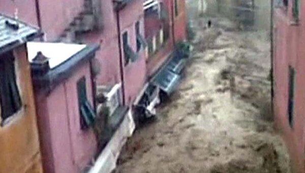 Разлившиеся реки захватили улицы итальянских городов