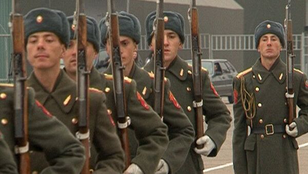 Солдаты с трехлинейками и ППШ готовятся к 70-летию парада 1941 года