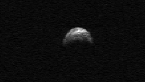 Радарное изображение астероида 2005 YU55 полученное в апреле 2010 гола радиотелескопом Аресибо