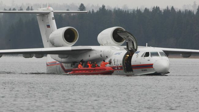 Самолет-амфибия Бе-200. Архив