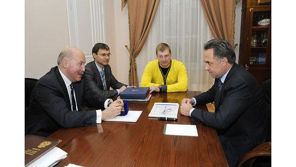 Виталий Мутко провел рабочую встречу с губернатором Иркутской области Дмитрием Мезенцевым.