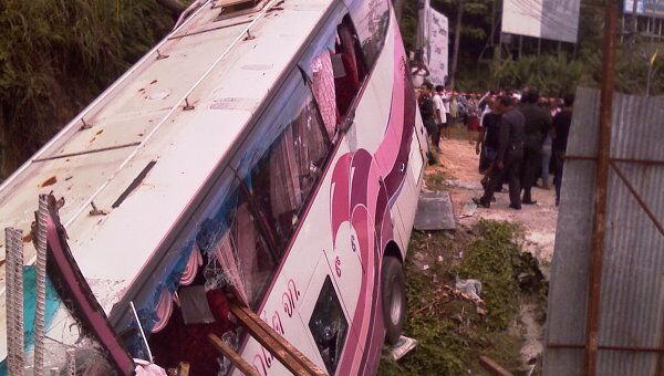 Около 20 россиян пострадали в аварии автобуса в Таиланде