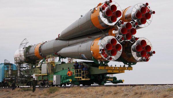 Вывоз и установка на стартовый комплекс ракеты Прогресс-М13