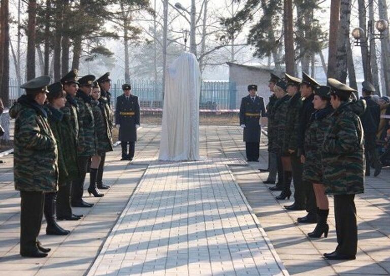 Памятник Гагарину в Углегорске