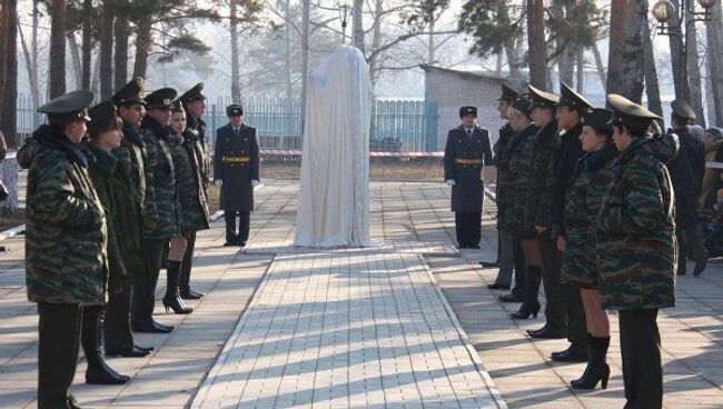 Открытие памятника Гагарину в Углегорске