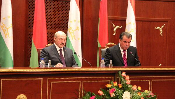 Президенты Эмомали Рахмон и Алексендр Лукашенко начали встречу один на один в пятницу в Душанбе