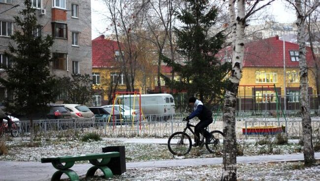 Снег лежит на улицах Тюмени и Бердска