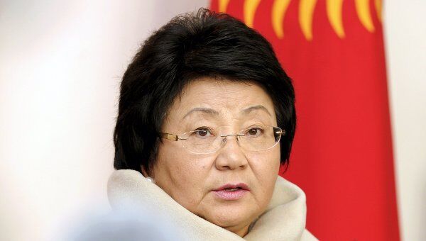 Роза Отунбаева на выборах президента Киргизии