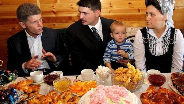 Губернатор Кожемяко на новоселье у многодетной семьи Возжаевых