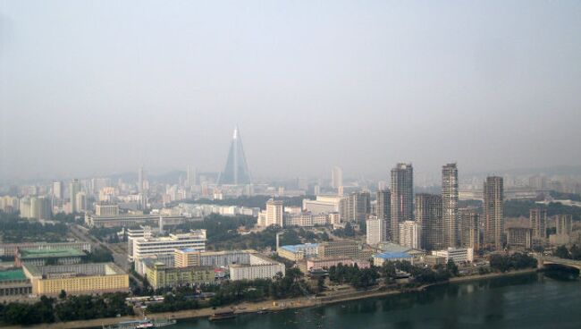 Вид на Пхеньян со смотровой площадки. Архив