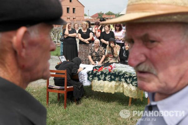 Похороны погибшего в Южной Осетии ополченца