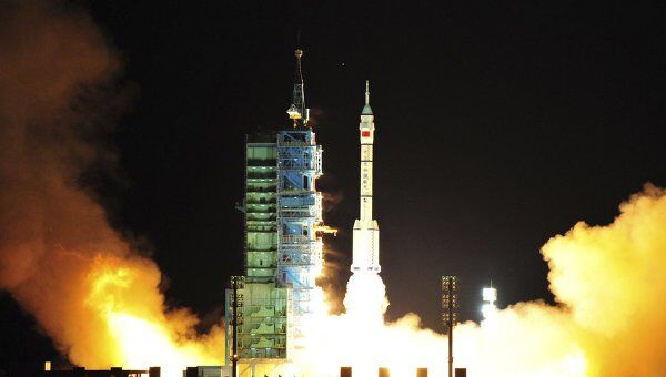 Запуск китайского беспилотного космического корабля Шэньчжоу-8 с космодрома Цзюцюань на северо-западе КНР