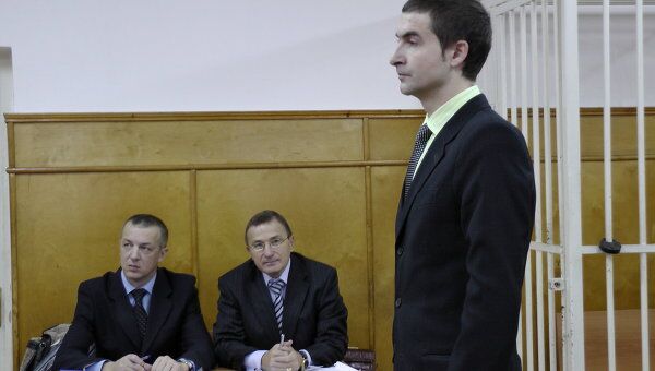 Зал судебных заседаний, судья, прокурор и подсудимый Белов 
