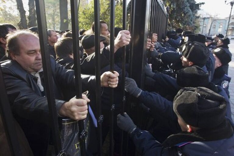 Митинг ликвидаторов аварии на Чернобыльской АЭС возле здания Верховной Рады Украины в Киеве 