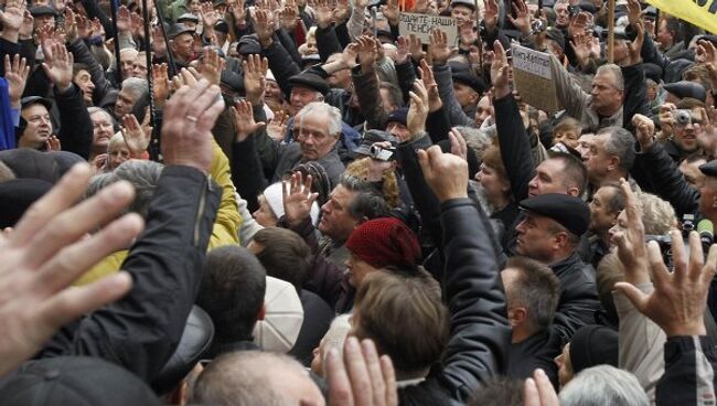 Митинг ликвидаторов аварии на Чернобыльской АЭС возле здания Верховной Рады Украины в Киеве 