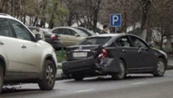 Злоумышленники спровоцировали ДТП и ограбили автомобилиста на юге Москвы